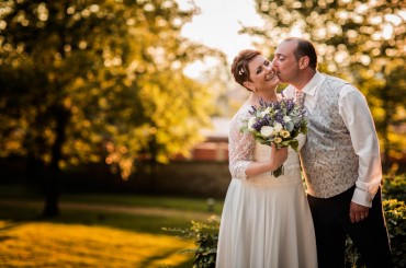 Svadobné fotografie zo slovensko-talianskej svadby Mirky a Baldyho v krásnom prostredí kaštieľa Gbeľany