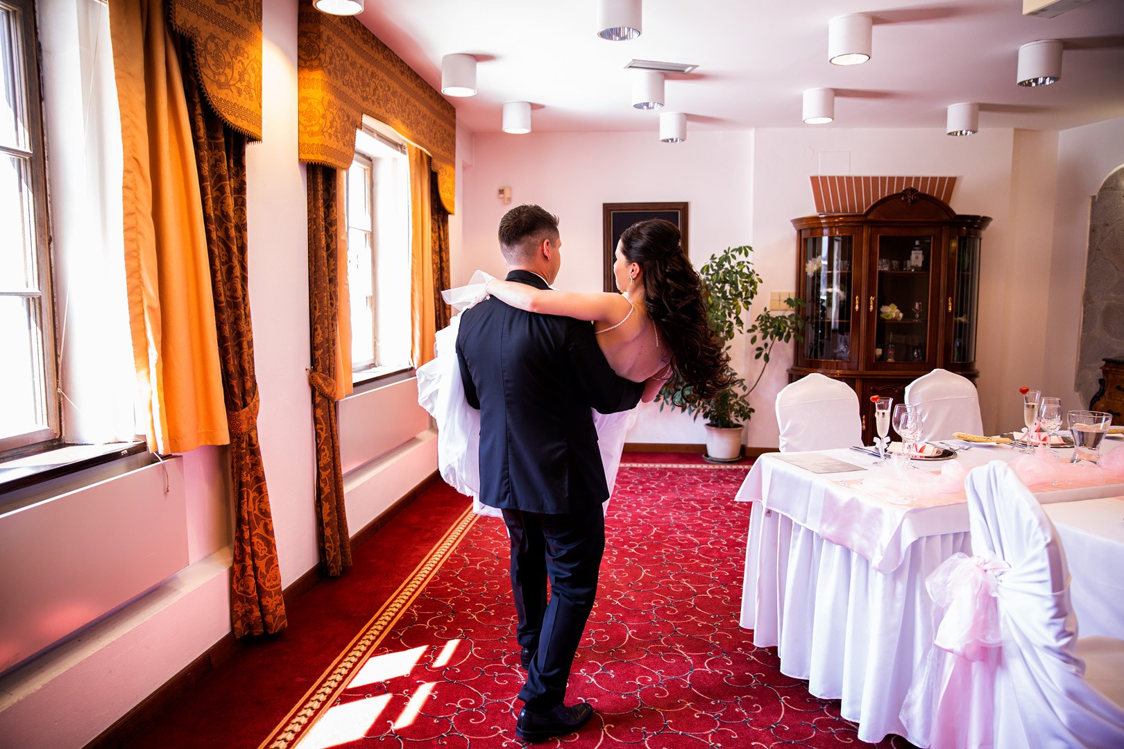 Picturesque dream wedding of Kloudy & Michal in Hluboká nad Vltavou. - 0263.jpg